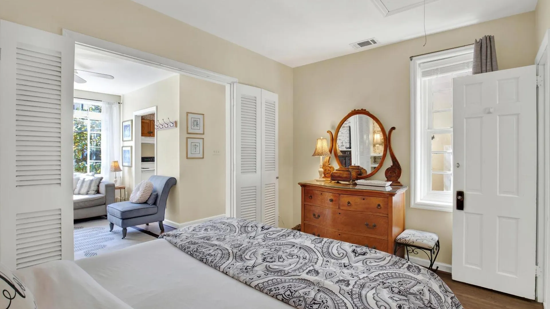 Holiday home Above The Tea Room Off Madison Square Savannah