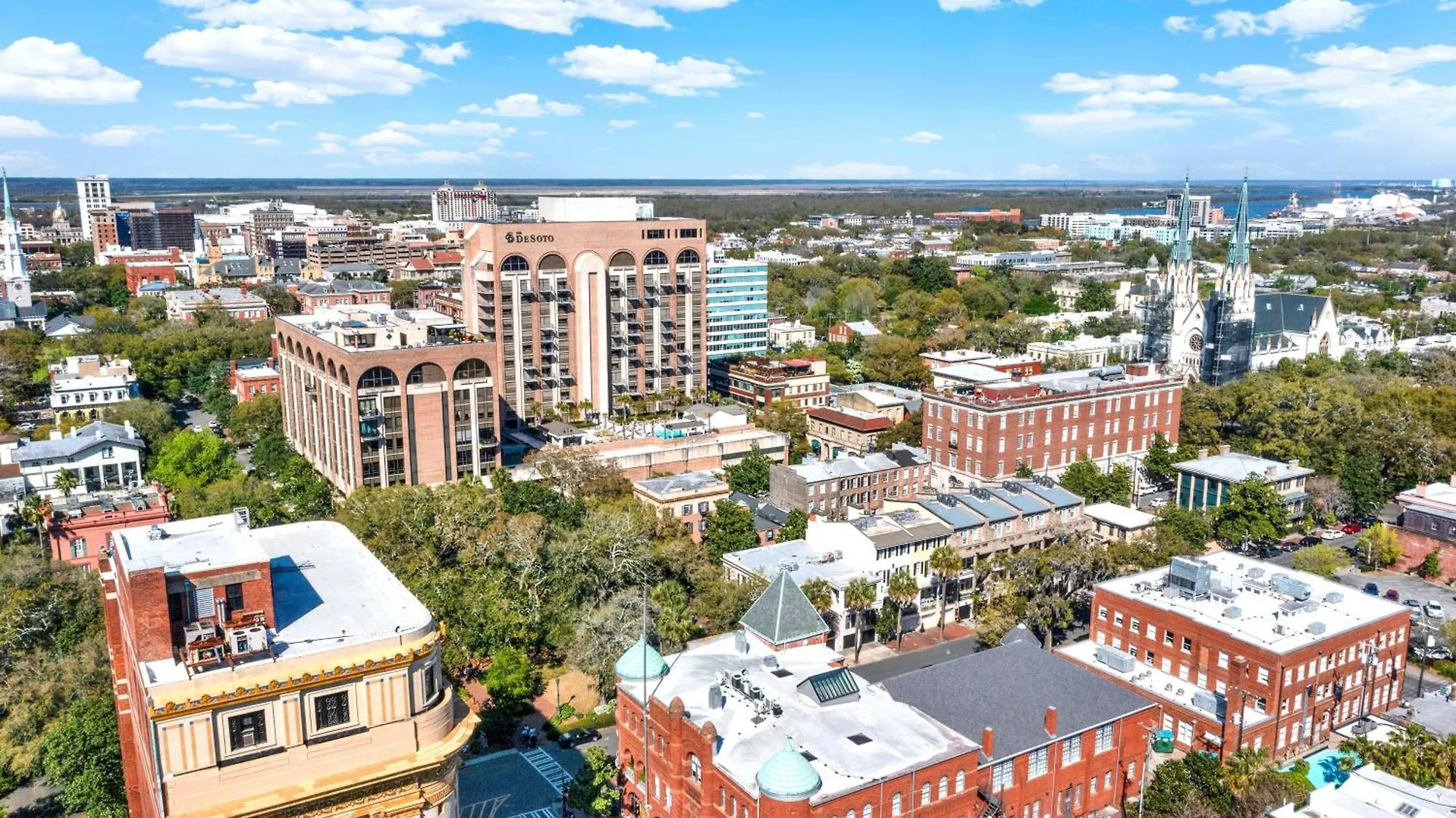 Above The Tea Room Off Madison Square Savannah 0*,